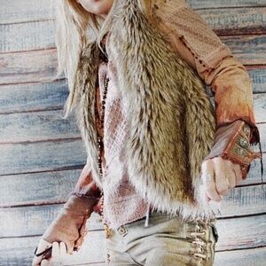 Faux Fur & rib knit vest
